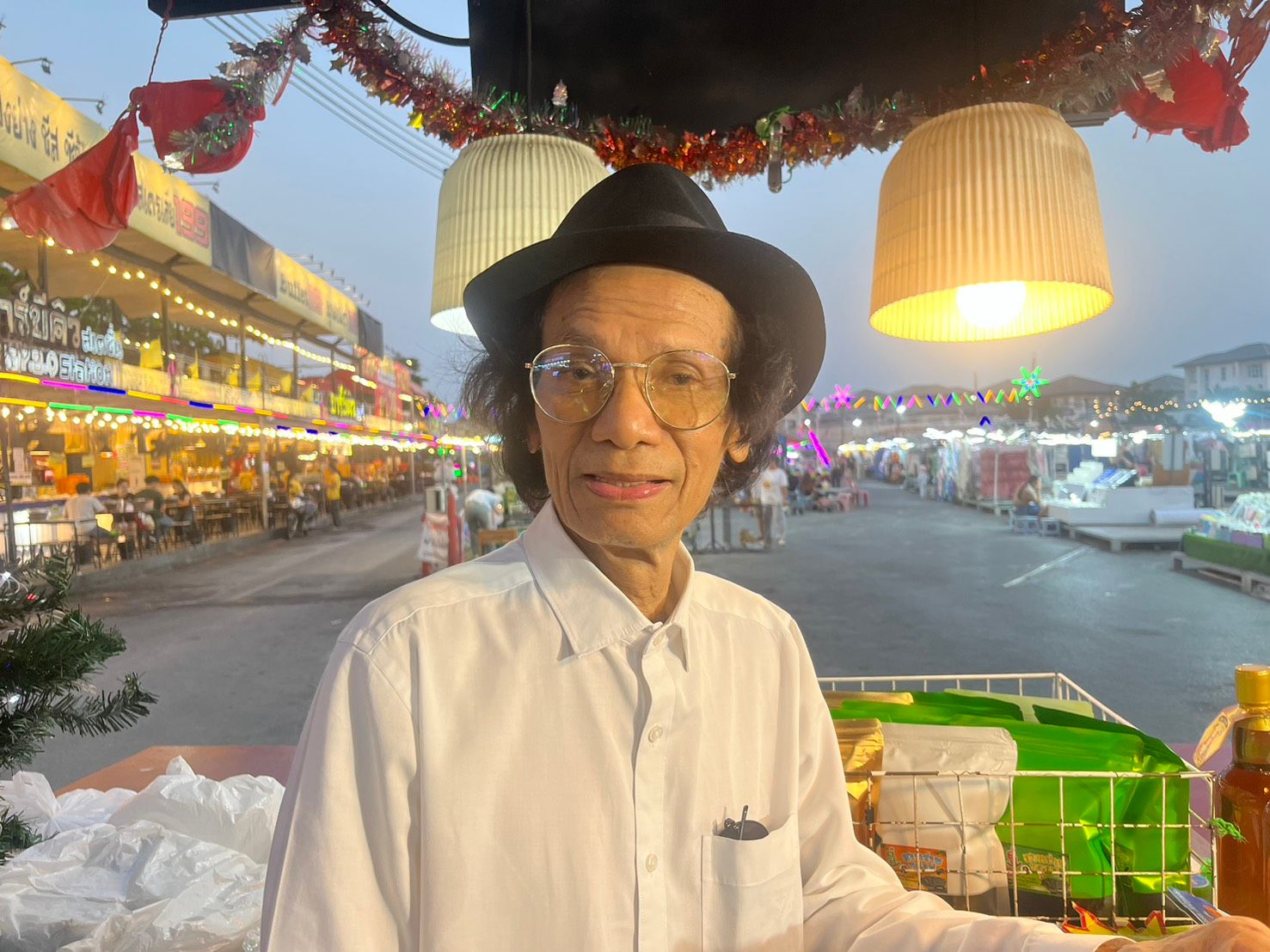 เปิดใจ 'ดู๋ ดอกกระโดน' วัย 77 ขายสาหร่ายแก้เหงา ยันแข็งแรงไร้โรค ไม่ใช่ตกอับ