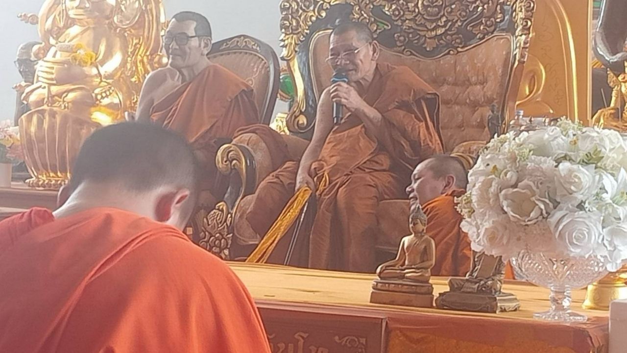 ศิษยานุศิษย์แห่กราบหลวงปู่ศิลาแน่นวัดสวนธรรมปีติ โฆษกวัดเตือนเสพข่าวอย่างมีสติ
