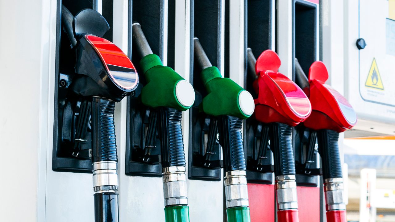 ราคาน้ำมันอัปเดต 12 เมษายน 2569: เช็กราคาน้ำมันทุกชนิด