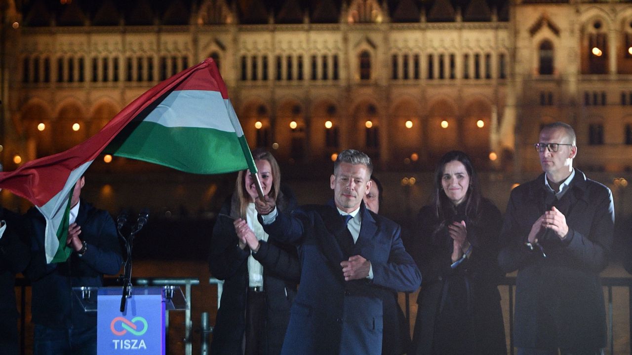 เลือกตั้งฮังการี ฝ่ายค้านกวาดชัยชนะ ปิดฉาก 16 ปี 