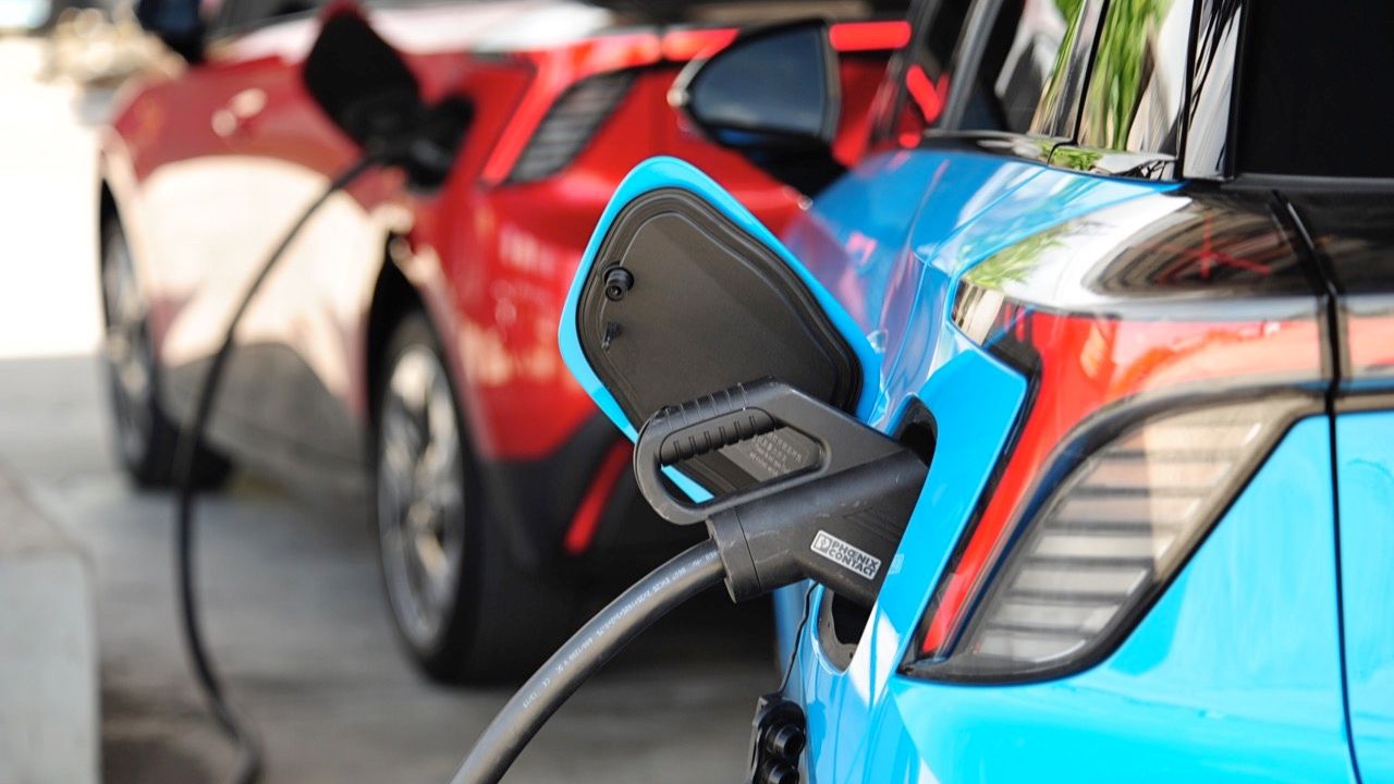 วางมวยหน้าตู้ชาร์จ