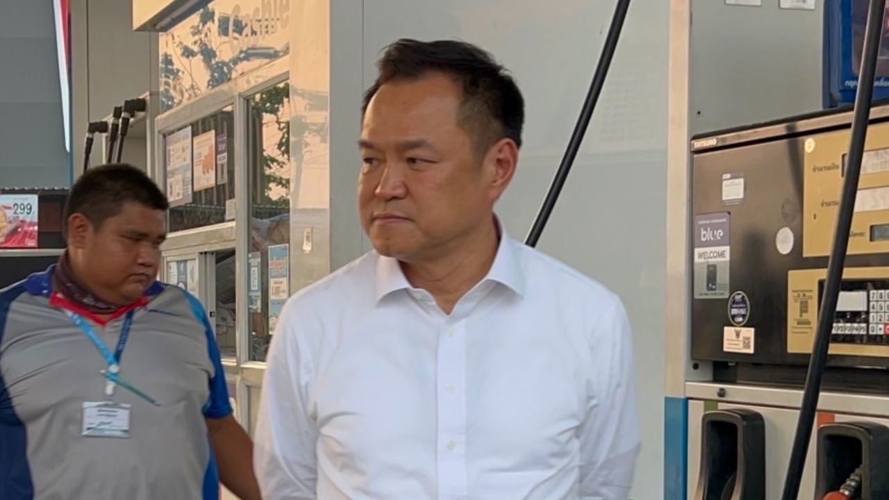 “นายกฯ อนุทิน” สุ่มตรวจปั๊มน้ำมันสุโขทัย ยกหัวจ่ายช่วยเติมน้ำมันให้ประชาชน