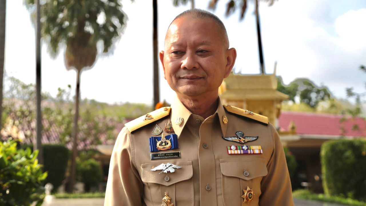 “สาโรจน์” ไหว้สิ่งศักดิ์สิทธิ์ทำเนียบฯ ประเดิมทำงาน รองเลขาฯ “พิพัฒน์” ยันเดินหน้าแลนด์บริดจ์