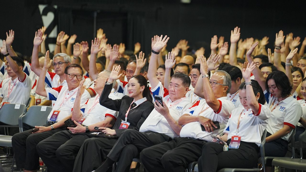 เพื่อไทยปรับทัพ ตั้ง “อิ๊งค์-อ.เชน” นั่งที่ปรึกษา กก.บห.-“ลูกสาวสมศักดิ์” ได้เป็นรองหัวหน้า