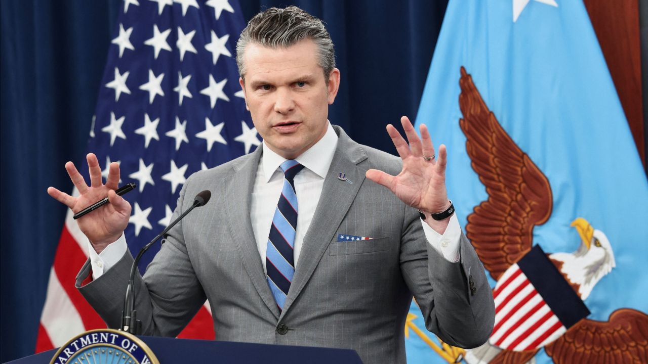 สหรัฐขู่ขยายแนวปิดล้อมช่องแคบฮอร์มุซ ส่งเรือบรรทุกเครื่องบินเพิ่ม ขู่ยิงเรืออิหร่านวางทุ่นระเบิด