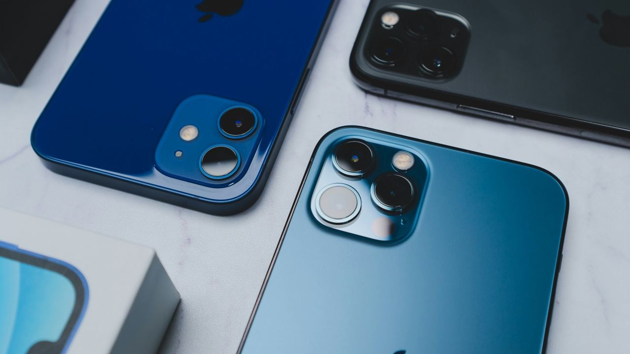ลือ iPhone 20 ครบรอบ 20 ปี ดีไซน์กระจกแผ่นเดียวไร้ขอบจอทั้ง 4 ด้าน