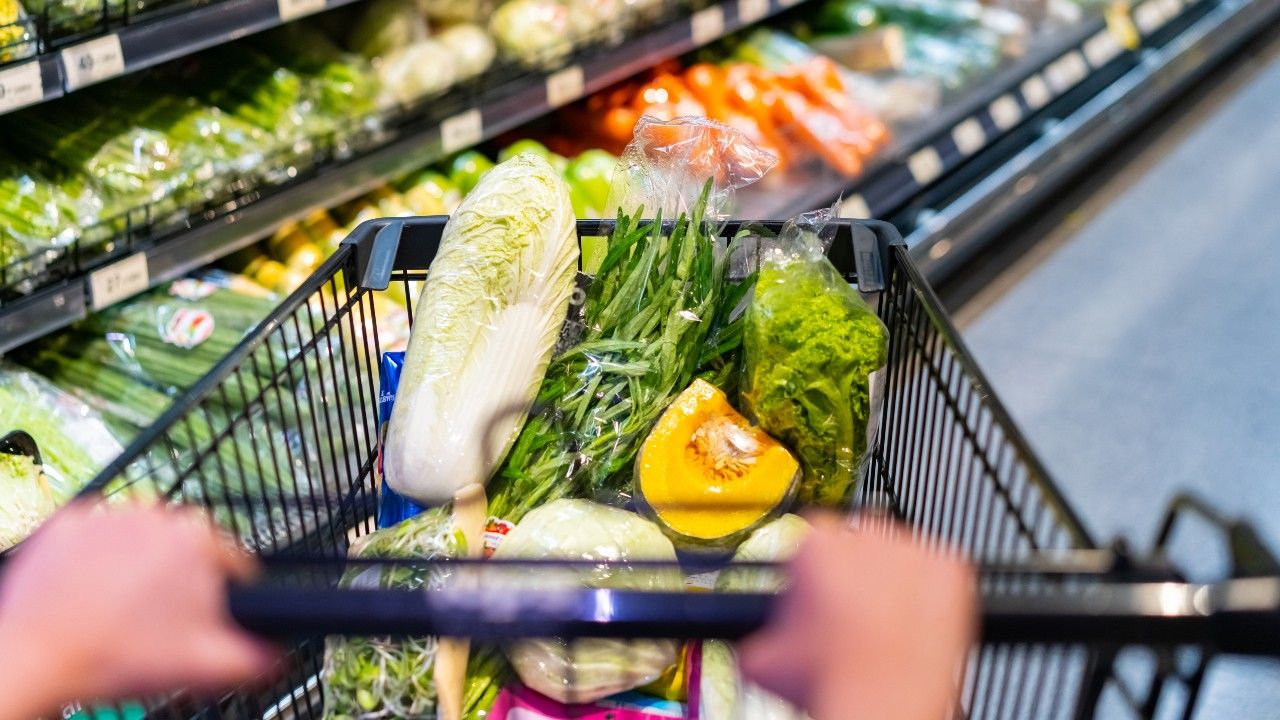 ราคาผักวันนี้ 23 เมษายน 2569 จากตลาดสี่มุมเมือง ผักยอดนิยมส่วนใหญ่ราคาคงที่