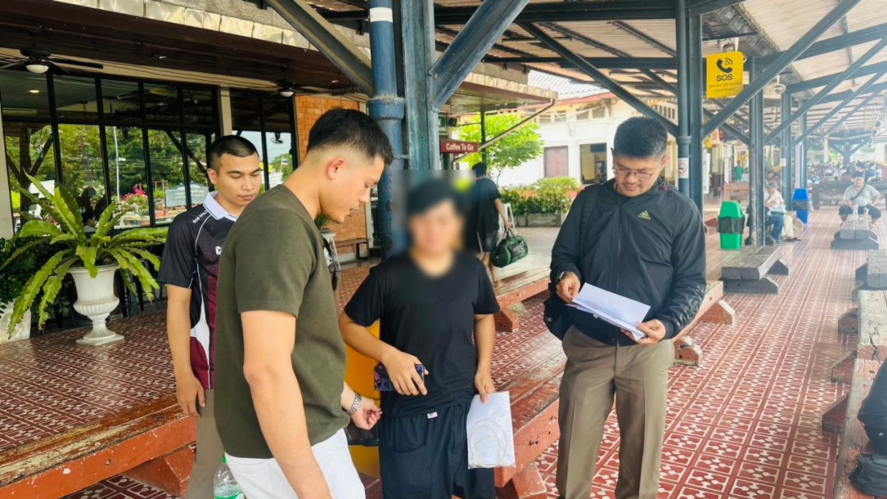 คอมมานโด รวบสาวบัญชีม้า เอี่ยวแก๊งหลอกลงทุนผ่านแอปหาคู่ เหยื่อสูญเงินถึง 18 ล้านบาท