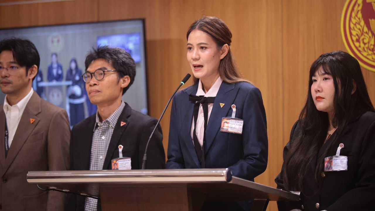 สส. พรรคประชาชนจี้รัฐบาลหยุดดองร่างกฎหมายรับมือโลกร้อน ซัดวิกฤตไม่รอท่า - ไทยไร้เครื่องมือสู้