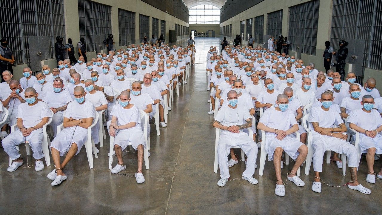 เอลซัลวาดอร์เปิดพิจารณาคดีสมาชิกแก๊ง MS-13 รวดเดียวเกือบ 500 คน