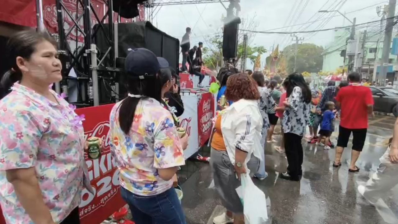 เริ่มแล้ว “สงกรานต์พระประแดง 2569” คนทยอยเล่นน้ำ ตำรวจคุมเข้มความปลอดภัย