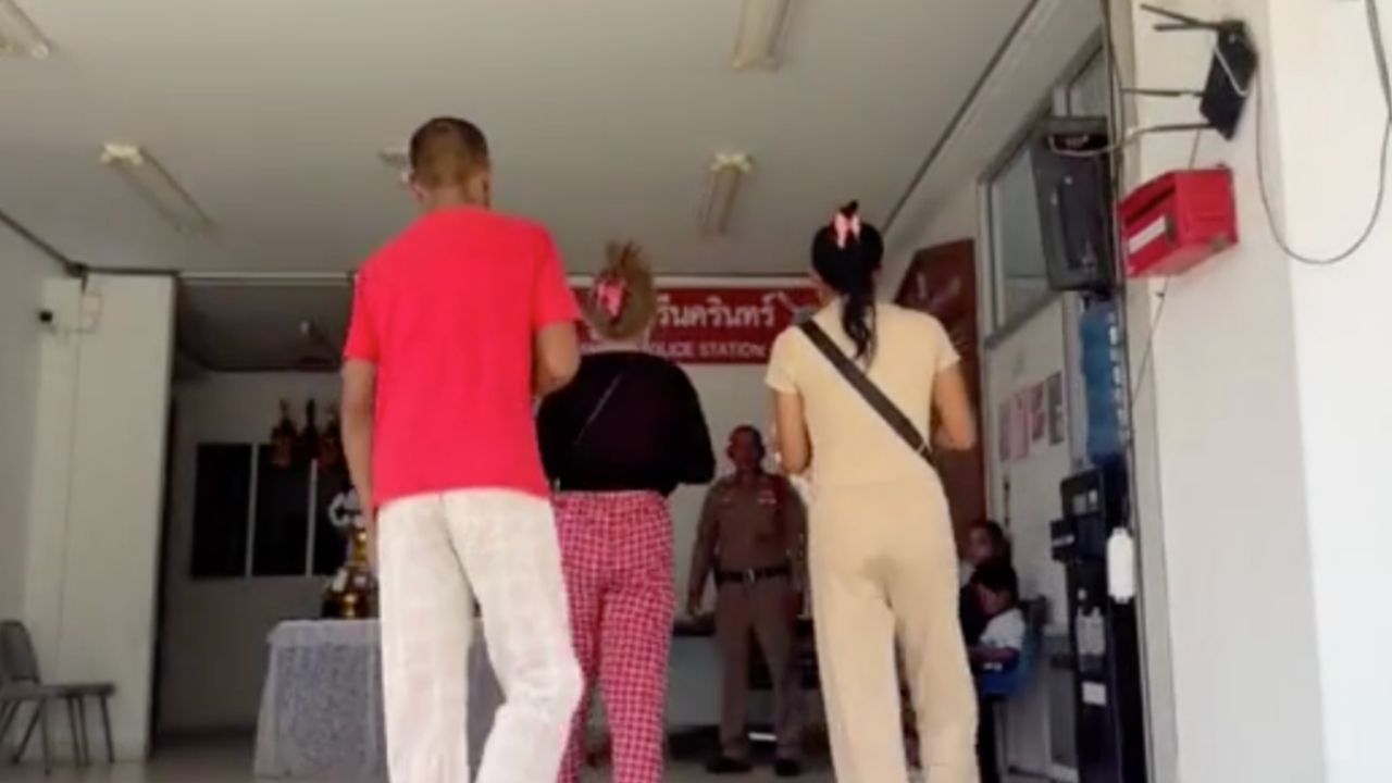 แจ้งเอาผิดกำนัน ลากหนุ่ม 28 ใส่กุญแจมือมัดกับต้นมะม่วง-เคาะรังมดใส่หัว