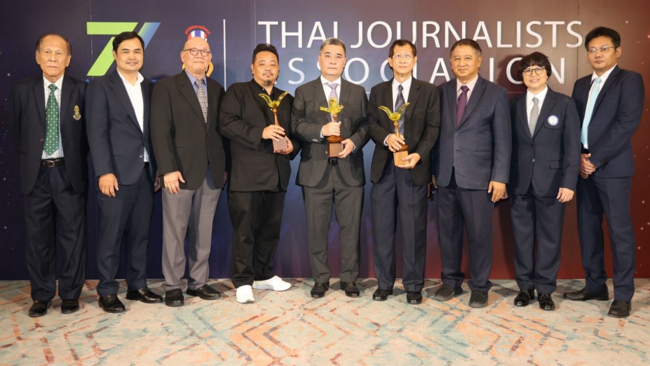 ไทยรัฐได้รับรางวัลอิศรา ภาพข่าวยอดเยี่ยม "สายรุ้งเหนือสมรภูมิประชาธิปไตย"