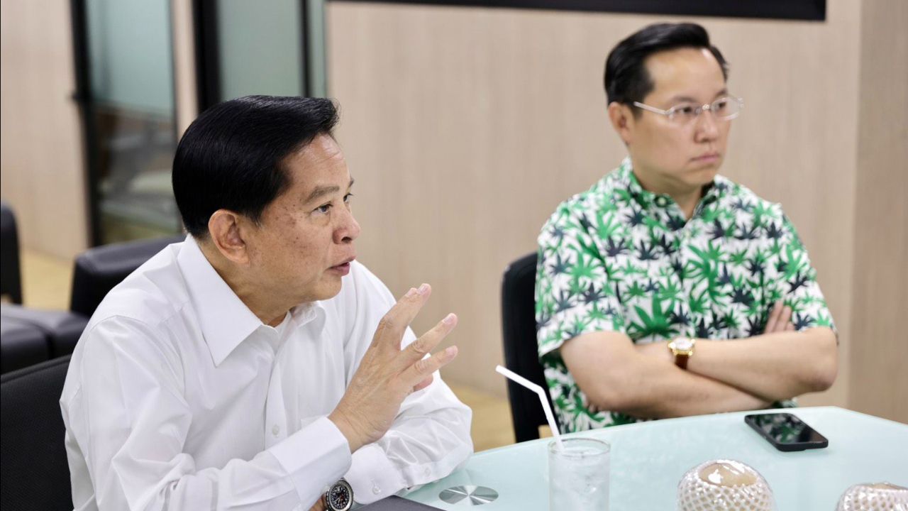 พีระพันธุ์เสนอชาวสวนมะพร้าวรวมกลุ่มสู้ทุนจีน