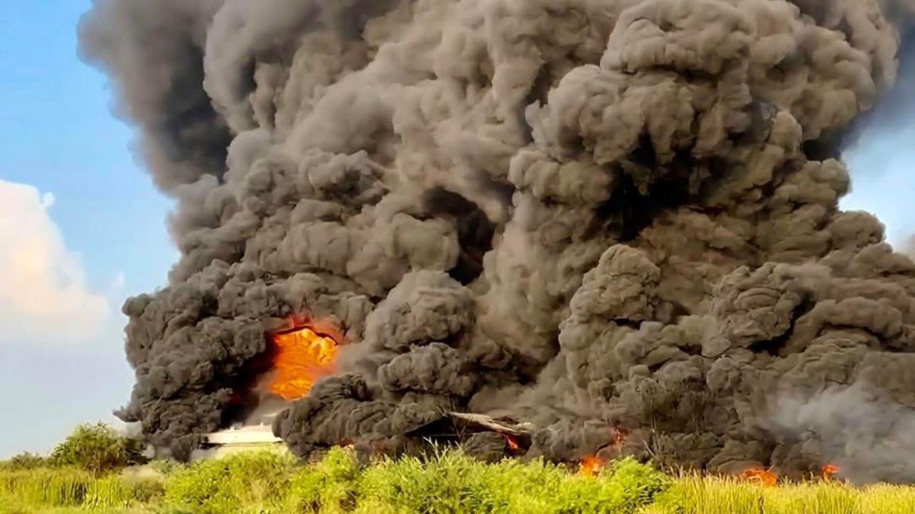 ไฟไหม้โรงงานผลิตสีที่ฉะเชิงเทรา ยังไม่สามารถควบคุมเพลิงได้