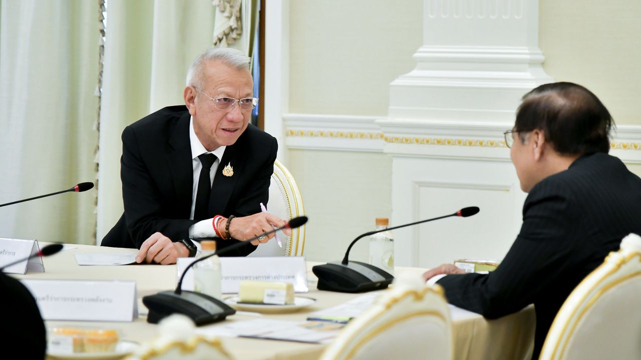 พิพัฒน์ประชุมศูนย์ติดตามสถานการณ์สู้รบตะวันออกกลางครั้งแรก รับมือผลกระทบเศรษฐกิจ