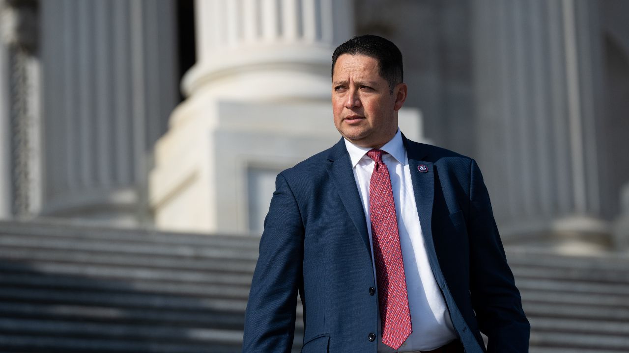 สมาชิกสภาผู้แทนราษฎรเท็กซัส ถอนตัวจากการเลือกตั้งกลางเทอม หลังถูกกดดันจากความสัมพันธ์ส่วนตัว