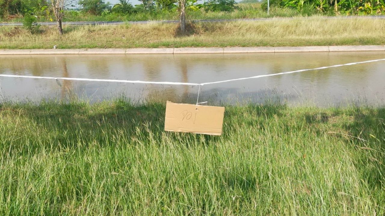 ชาวบ้านอ่างทองขึงเชือกจองพื้นที่ขายของช่วงสงกรานต์