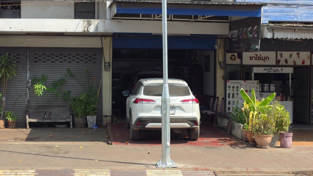 นายกเทศมนตรีลพบุรี ชี้แจงกรณีติดตั้งเสาไฟขวางทางเข้าออก