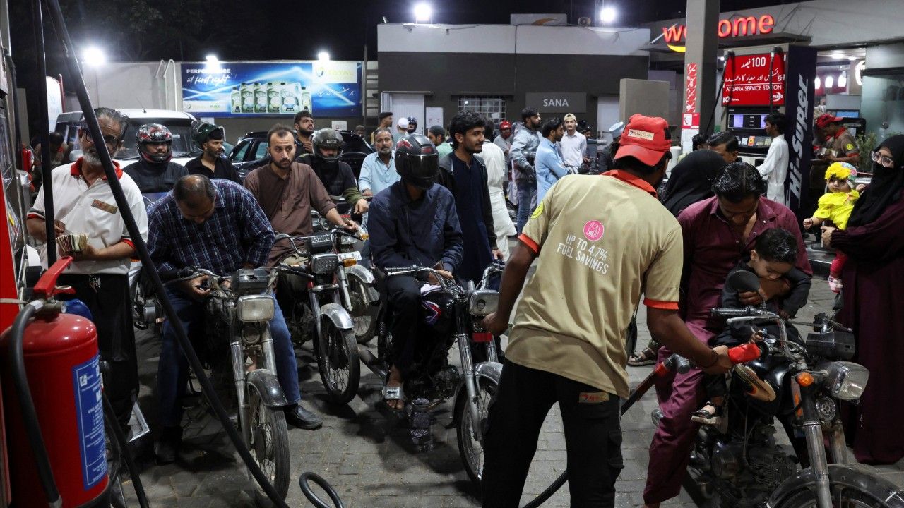 ปากีสถานประกาศมาตรการรัดเข็มขัด รับมือราคาน้ำมันพุ่งสูง