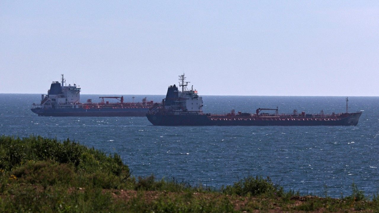 สหรัฐอนุมัติซื้อน้ำมันรัสเซียชั่วคราว ราคาน้ำมันโลกพุ่งเกิน 100 ดอลลาร์