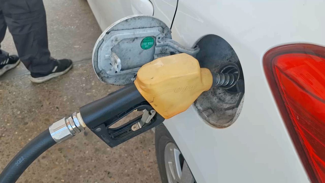 บึงกาฬ เริ่มจำกัดเติมน้ำมัน 1,500 ต่อคัน หวั่นไม่เพียงพอ-ปั๊มอิสระปรับขึ้น 1 บาท