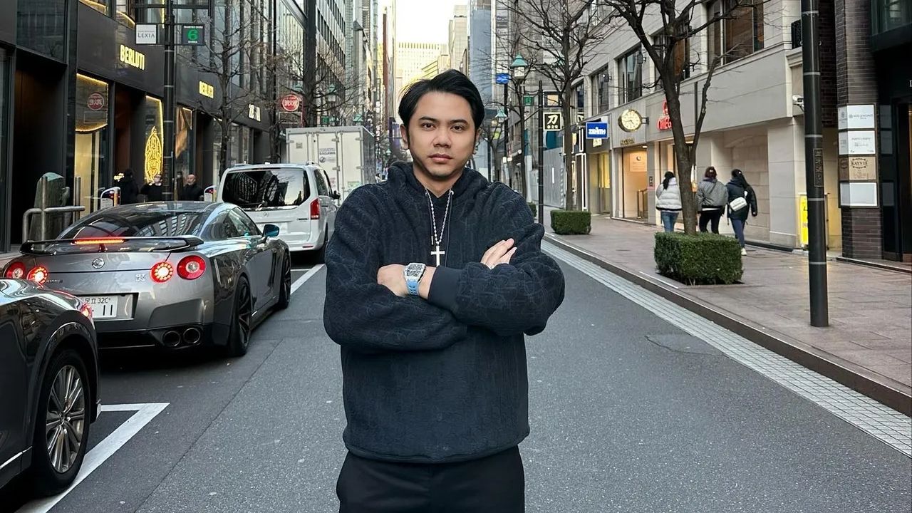 คดี “แอ็คมี่ วรวัฒน์” เข้าข่ายแชร์ลูกโซ่–ฉ้อโกง หนีไปนอกตั้งแต่ปี 67 จ่อขอหมายแดง