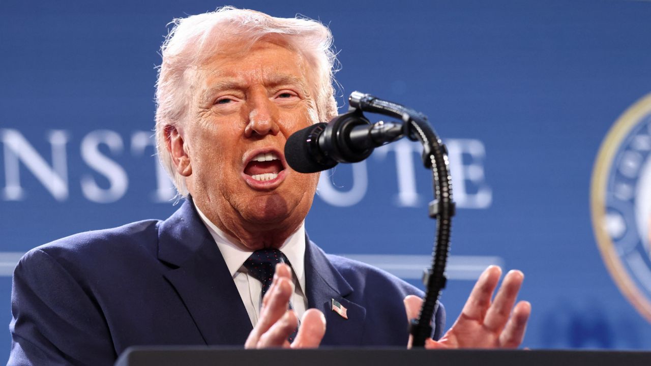 ทรัมป์เตือนอิหร่าน หากวางทุ่นระเบิดในช่องแคบฮอร์มุซ จะเผชิญผลร้ายแรง