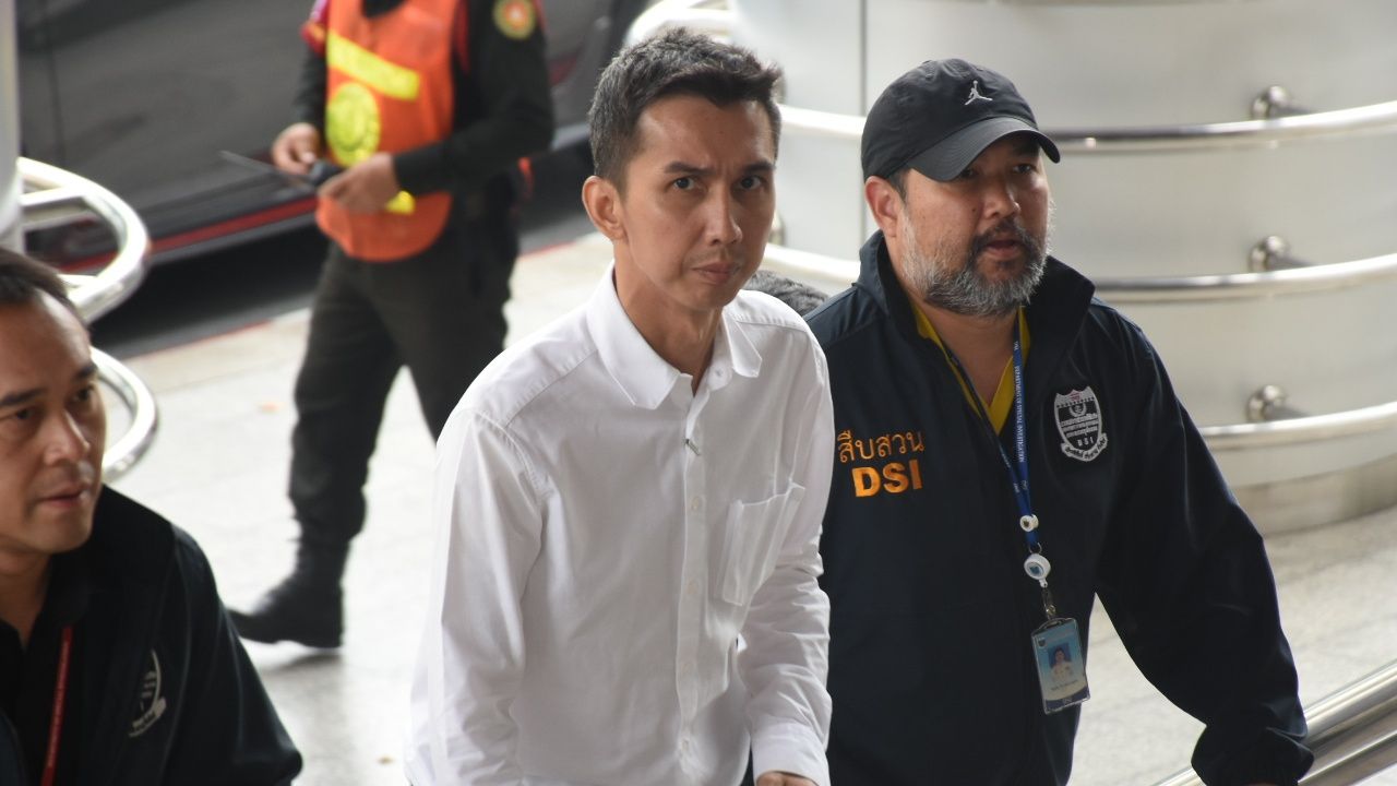 คุมตัว "ชนนพัฒฐ์" ส่งศาลอาญา ขอฝากขัง เจ้าตัวปัดตอบสื่อ บอกสั้นๆ "ขอโทษที"