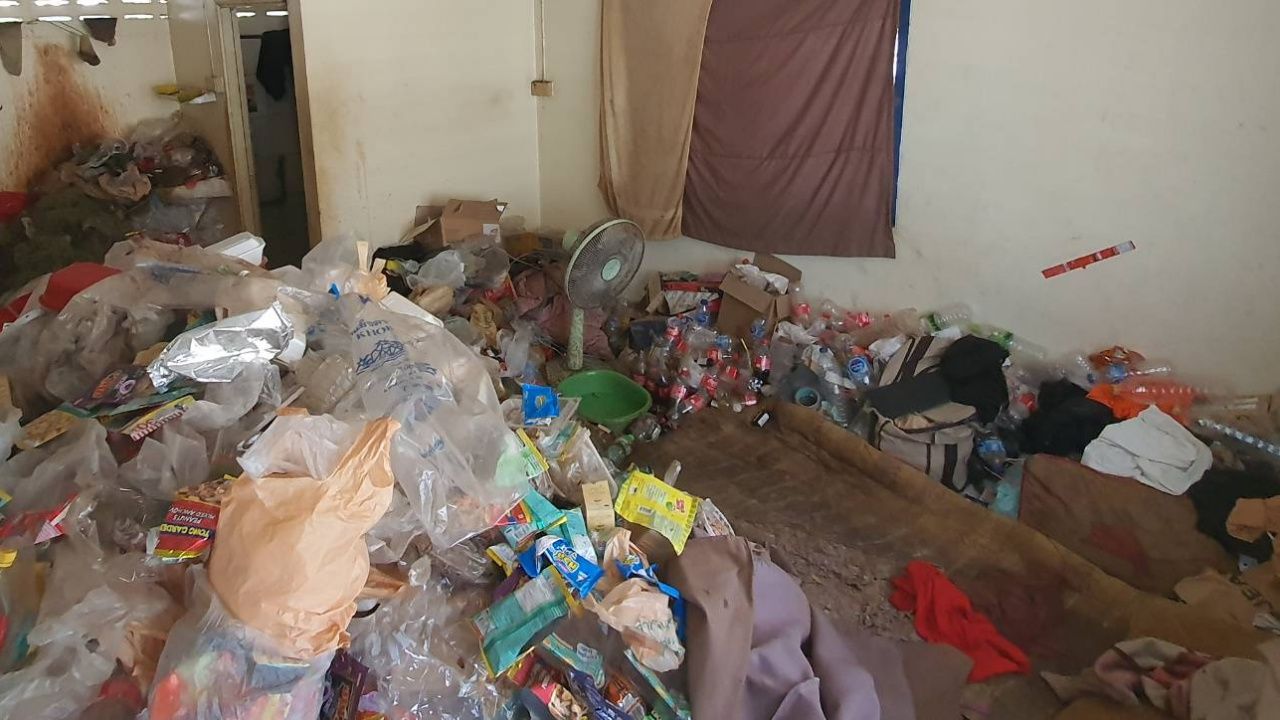 เจ้าของหอผงะ เปิดห้องหนุ่มหน้าตาดีค้างค่าเช่านับหมื่น เจอขยะล้น แทบไม่มีที่เดิน