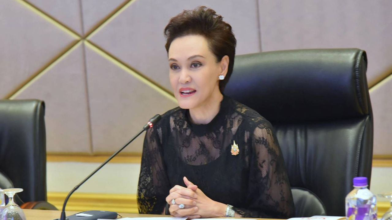 กระทรวงพาณิชย์เร่งแก้ไขปัญหาราคามะพร้าวน้ำหอมตกต่ำ