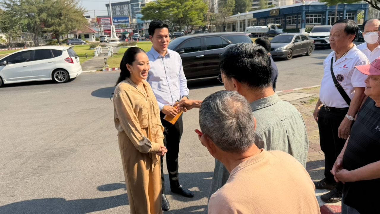 อิ๊งค์เยี่ยมทักษิณ ไม่พูดถึงการเมืองก่อนเลือกตั้ง 8 ก.พ. 69