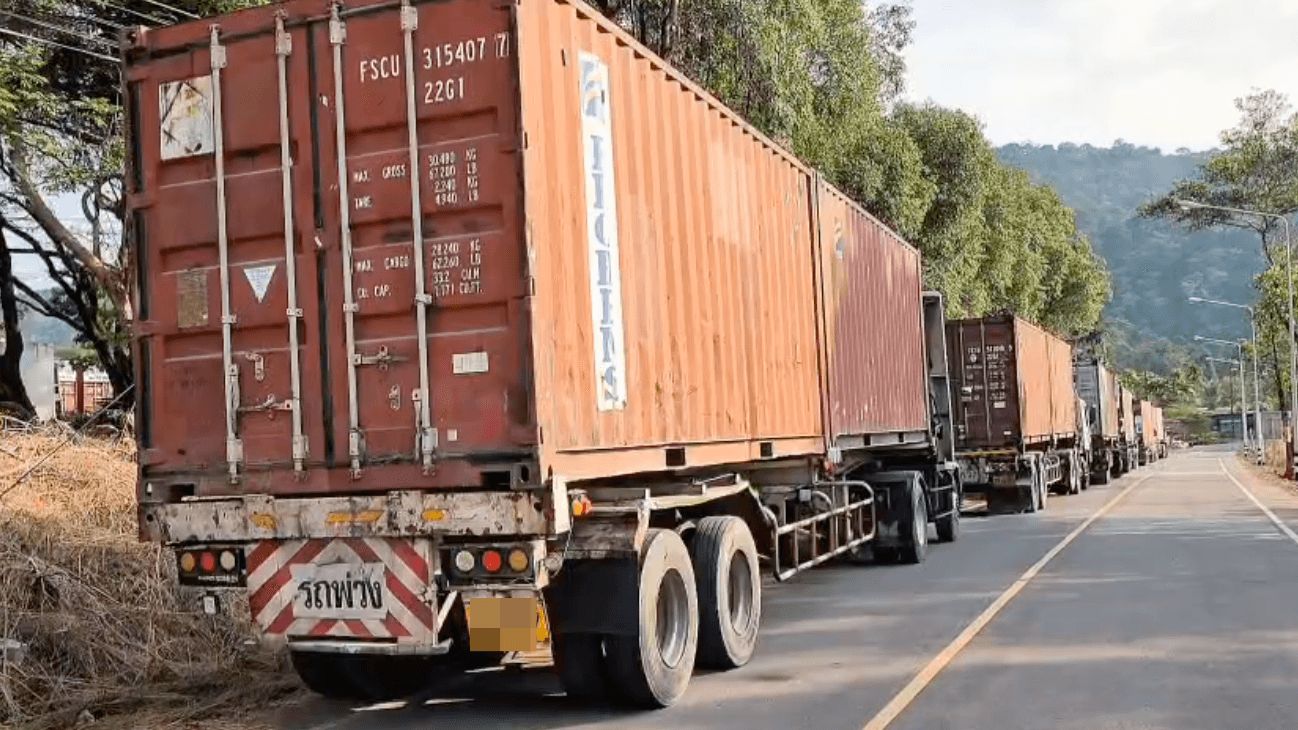 กัน จอมพลัง นำตู้คอนเทนเนอร์ 50 ตู้ เสริมความมั่นคงชายแดนบ้านทมอดา