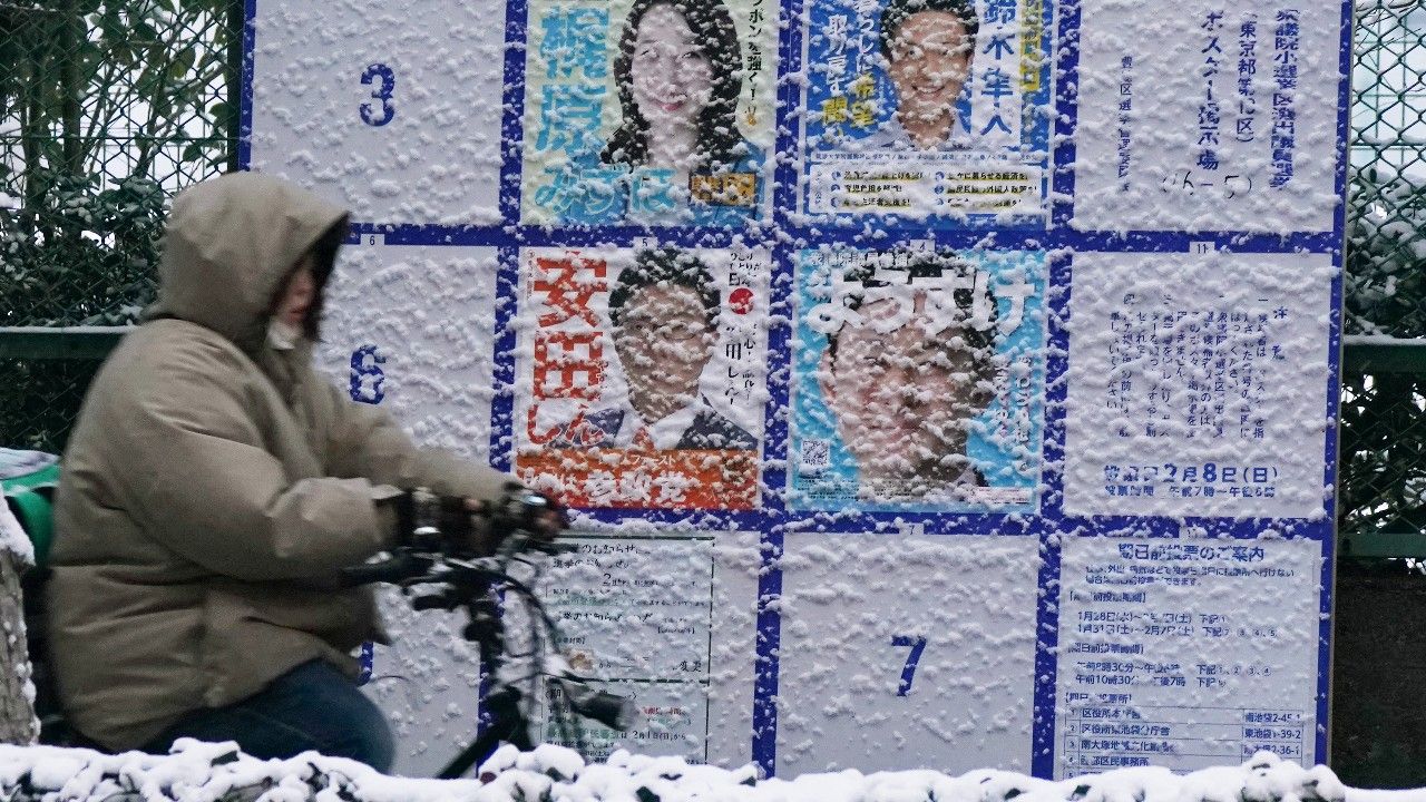 หิมะถล่มในวันเลือกตั้งญี่ปุ่น ส่งผลกระทบต่อผู้มีสิทธิเลือกตั้ง