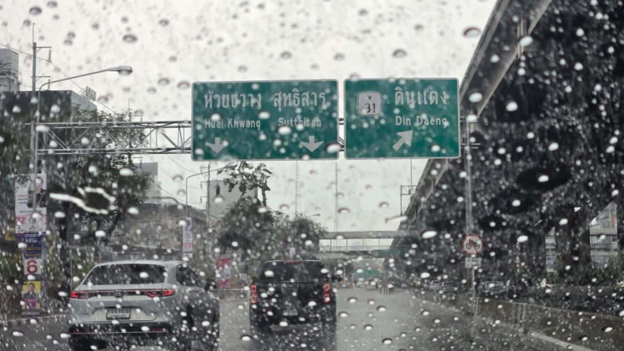 ฝนตกหนักในกรุงเทพฯ เริ่มแล้ว แนะประชาชนเตรียมตัวเลือกตั้ง