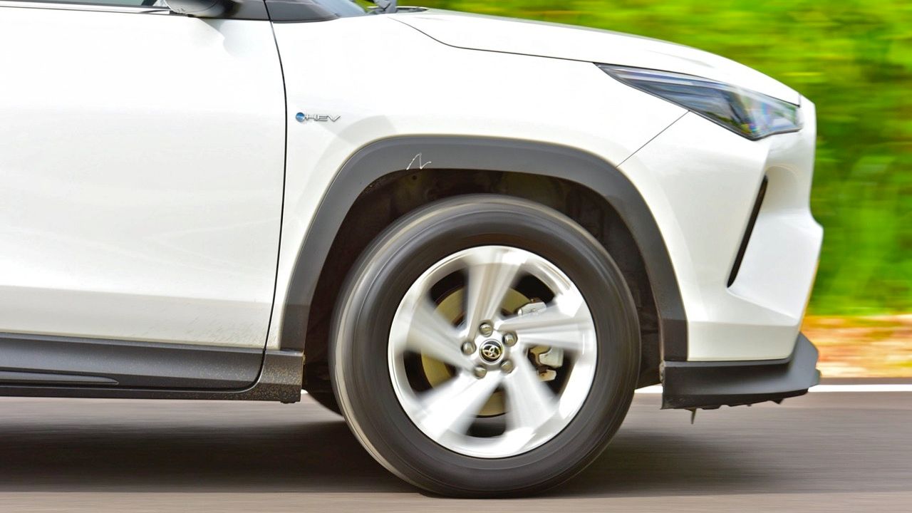 อาการพวงมาลัยสั่นที่ความเร็ว 100-120 กม./ชม. แก้ไขได้อย่างไร?