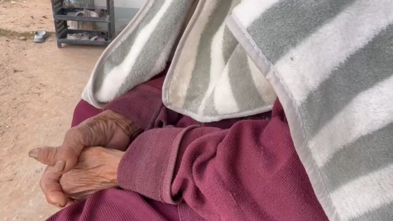 เร่งล่าตัวชายหน้าตาดีบุกอนาจารยายวัย 83 ในทุ่งนา