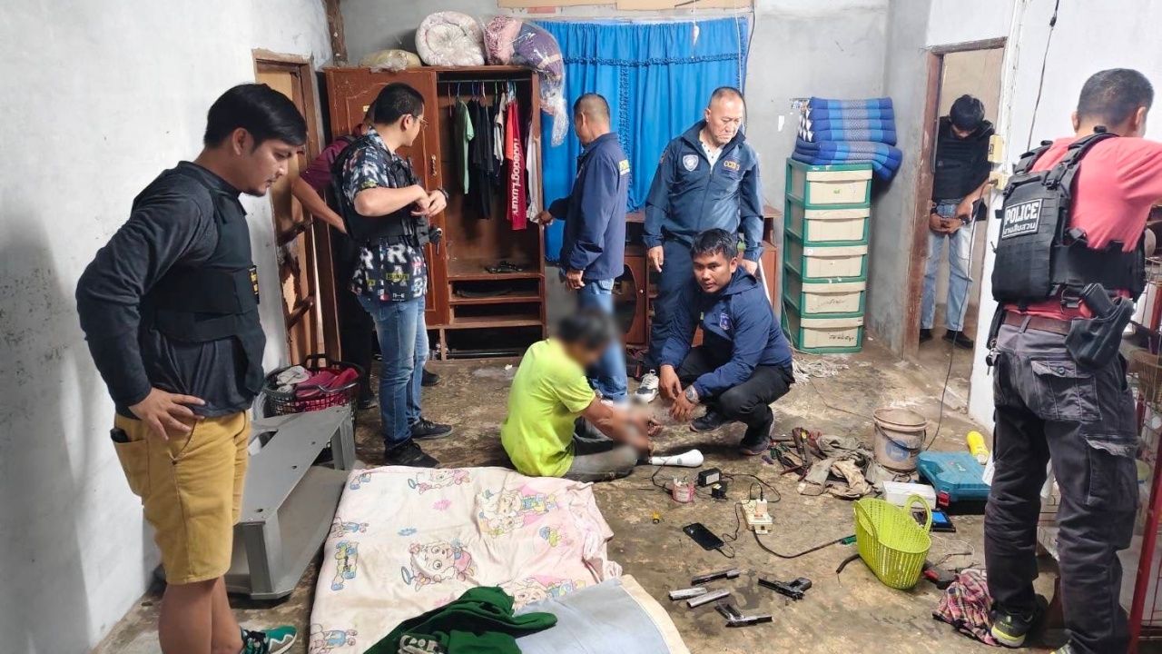 ตำรวจไซเบอร์จับเจ้าของอู่ซ่อมรถลักลอบขายปืนเถื่อนในเฟซบุ๊ก