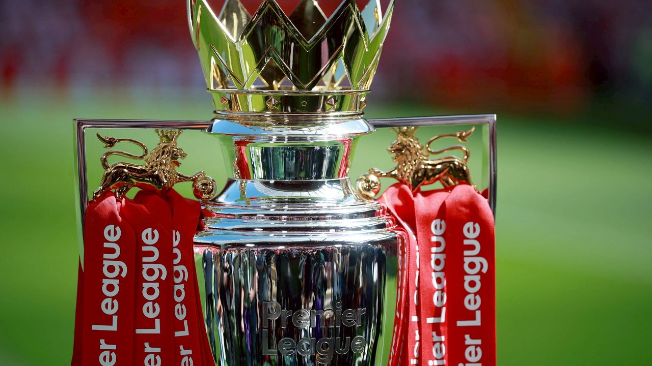 แมนฯ ยูไนเต็ด คว้าชัยเหนือลิเวอร์พูล 2-1 ในเกมดาร์บี้แห่งศตวรรษ พร้อมพลิกโผทีมลุ้นแชมป์