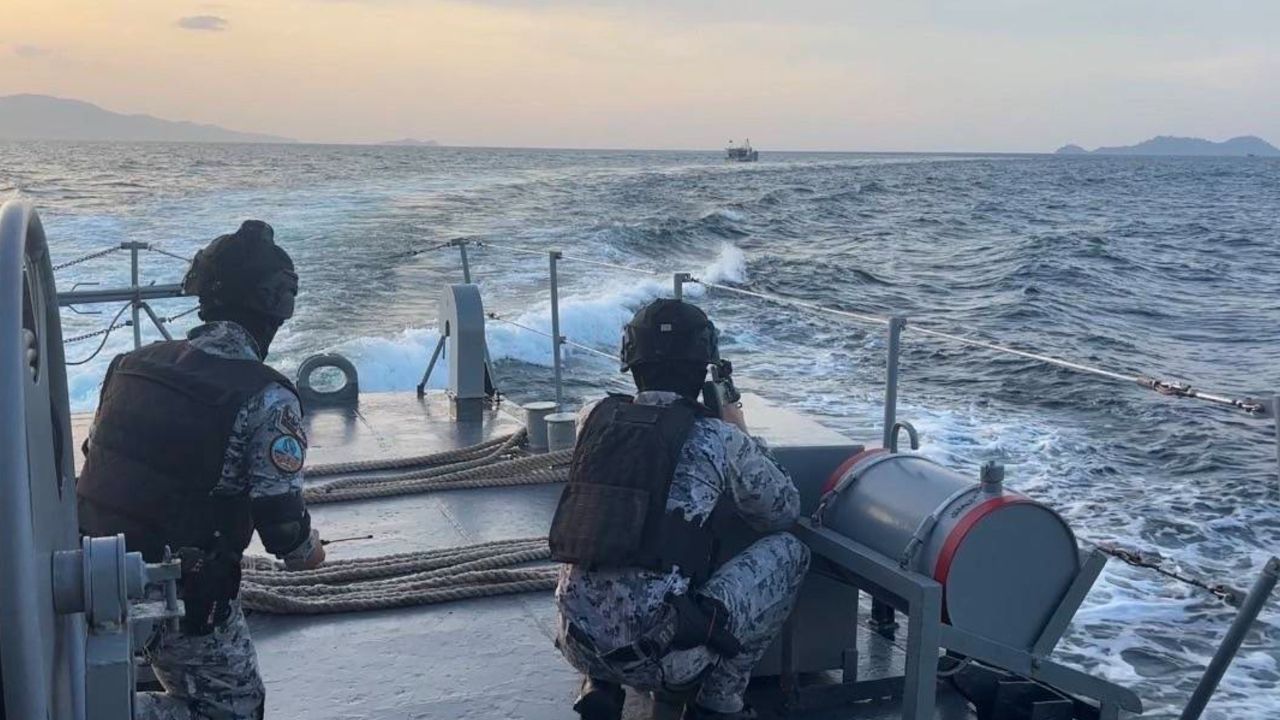 ทัพเรือภาคที่ 3 จับเรือประมงต่างชาติรุกล้ำน่านน้ำไทย