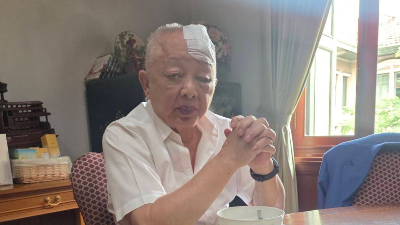 สนธิ ลิ้มทองกุล ประสบอุบัติเหตุ ศีรษะแตก ต้องพักฟื้นอย่างน้อย 2-3 สัปดาห์