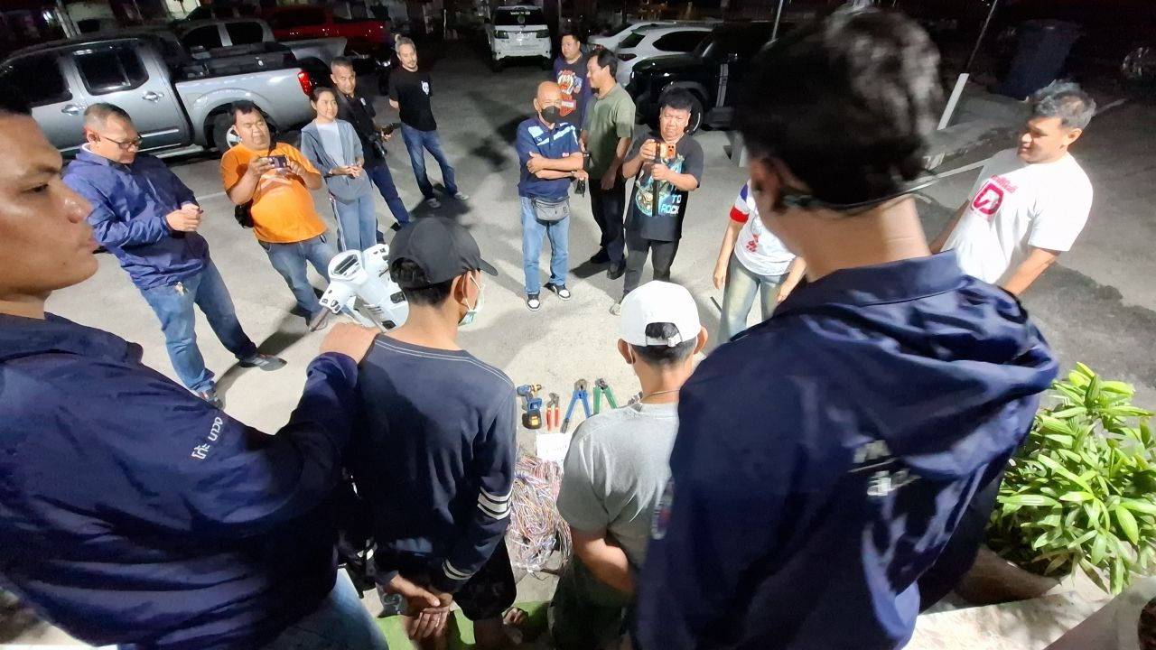 ตำรวจจับแก๊งลักตัดสายสื่อสารที่ปทุมธานี อ้างโยนประทัดเปิดทางหนี