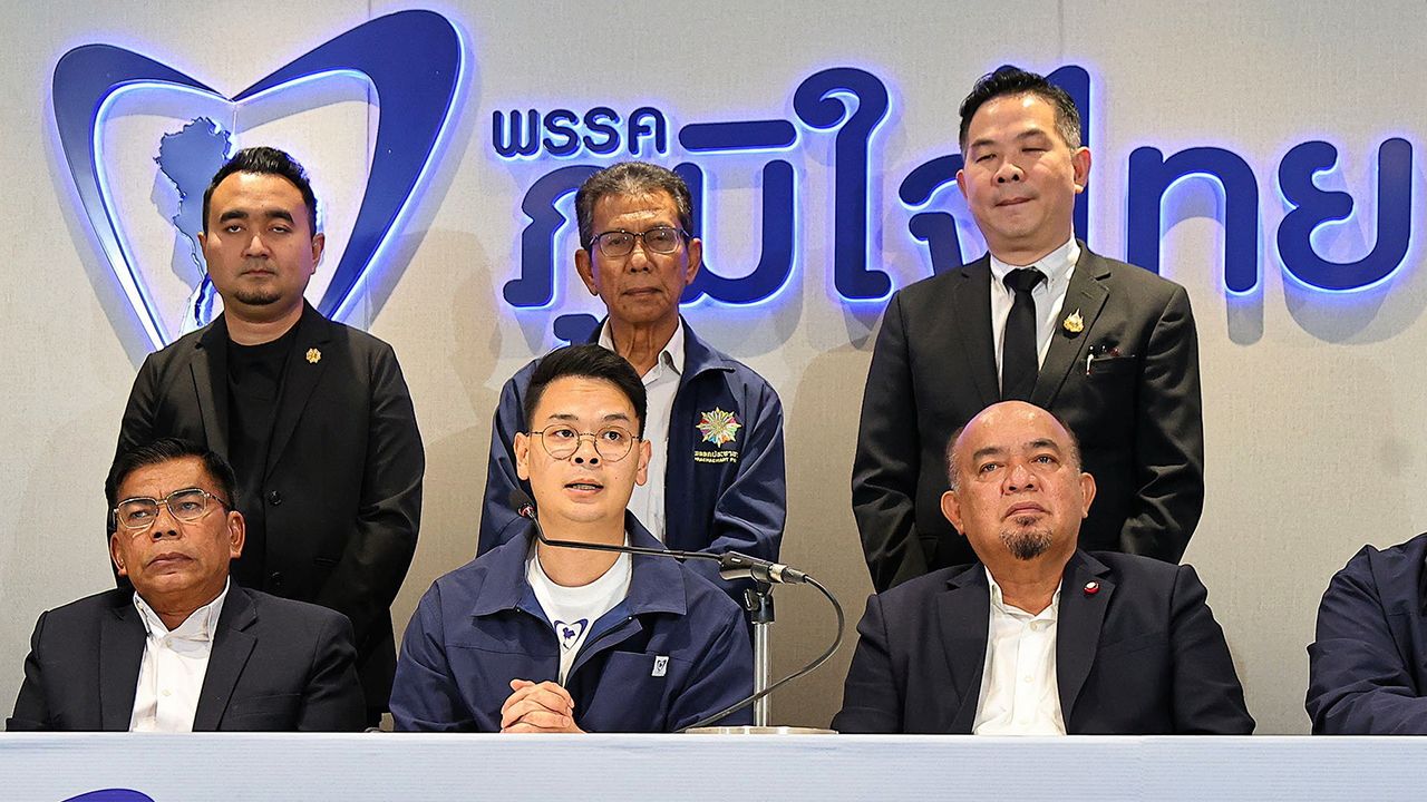 วิกฤตการเมืองไทย: หนังสือพิมพ์ฉบับใหญ่เผยแพร่ข่าวร้อนแรง 5 ประเด็นหลัก