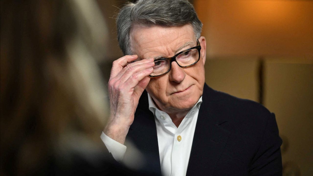 นายกรัฐมนตรีสหราชอาณาจักรสั่งสอบอดีตทูตพัวพันกับคดีเอปสตีน