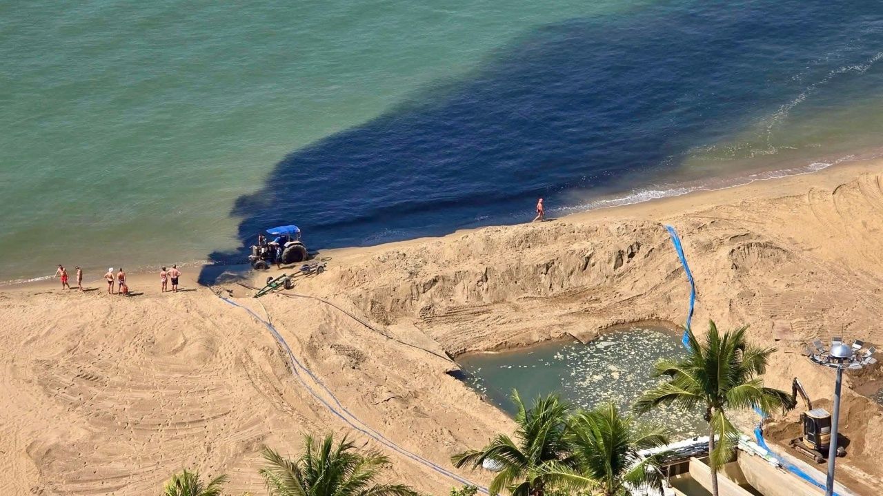 กรมทะเลตรวจสอบกรณีน้ำทิ้งสีดำลงทะเลหาดจอมเทียน