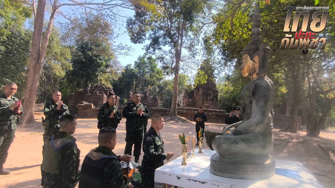พล.อ.บุญสิน สักการะปราสาทตาเมือนและคนา พร้อมยืนยันพระประธานไม่เสียหาย