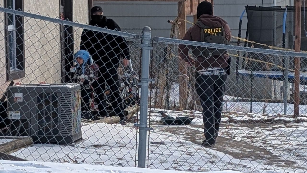 ศาลสหรัฐฯ สั่งปล่อยตัวเด็กชาย 5 ขวบและพ่อ หลังการจับกุมของ ICE ในมินนิอาโพลิส