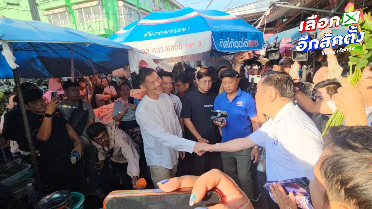 อนุทินและธนาธรพบกันกลางตลาดเจ้าพรหม ระหว่างหาเสียง