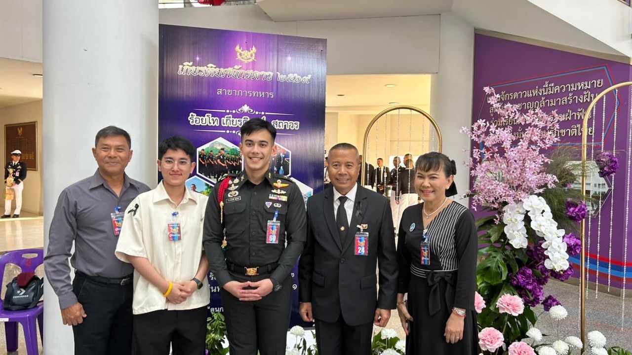 ร้อยโทเกียรติวงศ์ สถาวร รับรางวัลเกียรติยศจักรดาว จากวีรกรรมกล้าหาญ