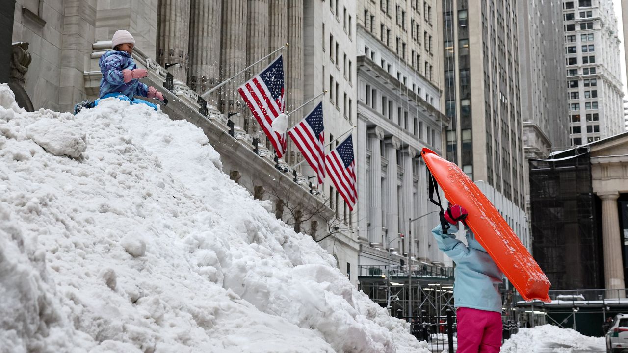 พายุฤดูหนาวในสหรัฐฯ คร่าชีวิตแล้ว 20 ราย ไฟฟ้าดับกระทบประชาชนหลายแสน